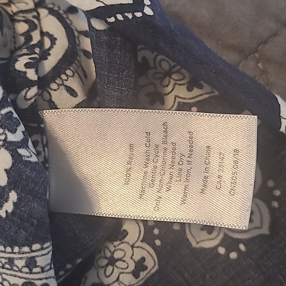 Talbots 3/4 Sleeve Smocked Cuff Blue Paisley Tie Neck Blouse Size Large - Picture 4 of 6